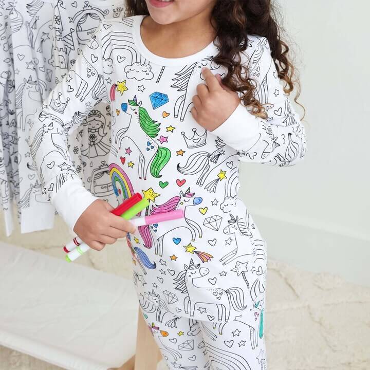 Conjunto de pijama infantil de dos piezas con patrón de línea