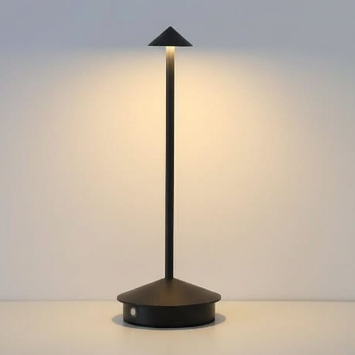 Lámpara LED con pantalla cónica