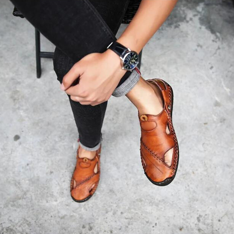 Sandalias cerradas para hombre con correa