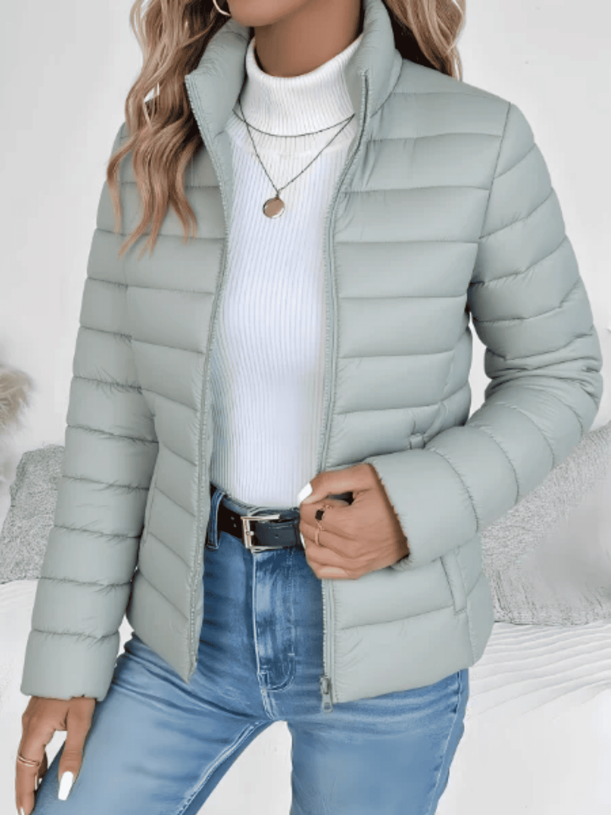 Chaqueta Acolchada de Mujer - Cuello Alto y Corte Entallado