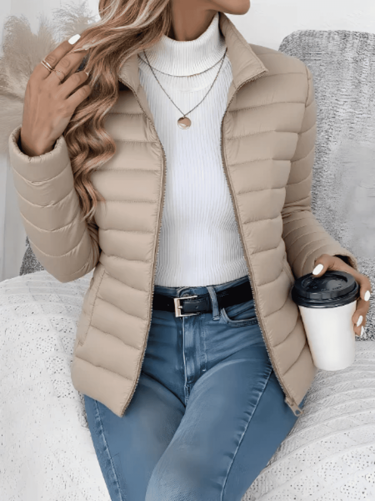Chaqueta Acolchada de Mujer - Cuello Alto y Corte Entallado