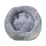 Cama ovalada para mascotas con bordes elevados y revestimiento interior