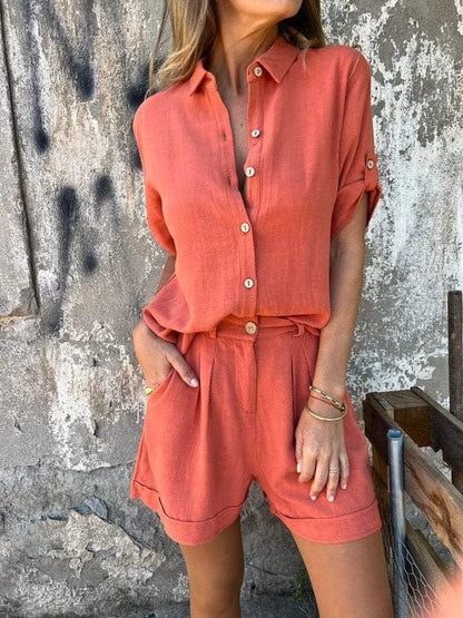 Conjunto de dos piezas para mujer con camisa de botones y shorts