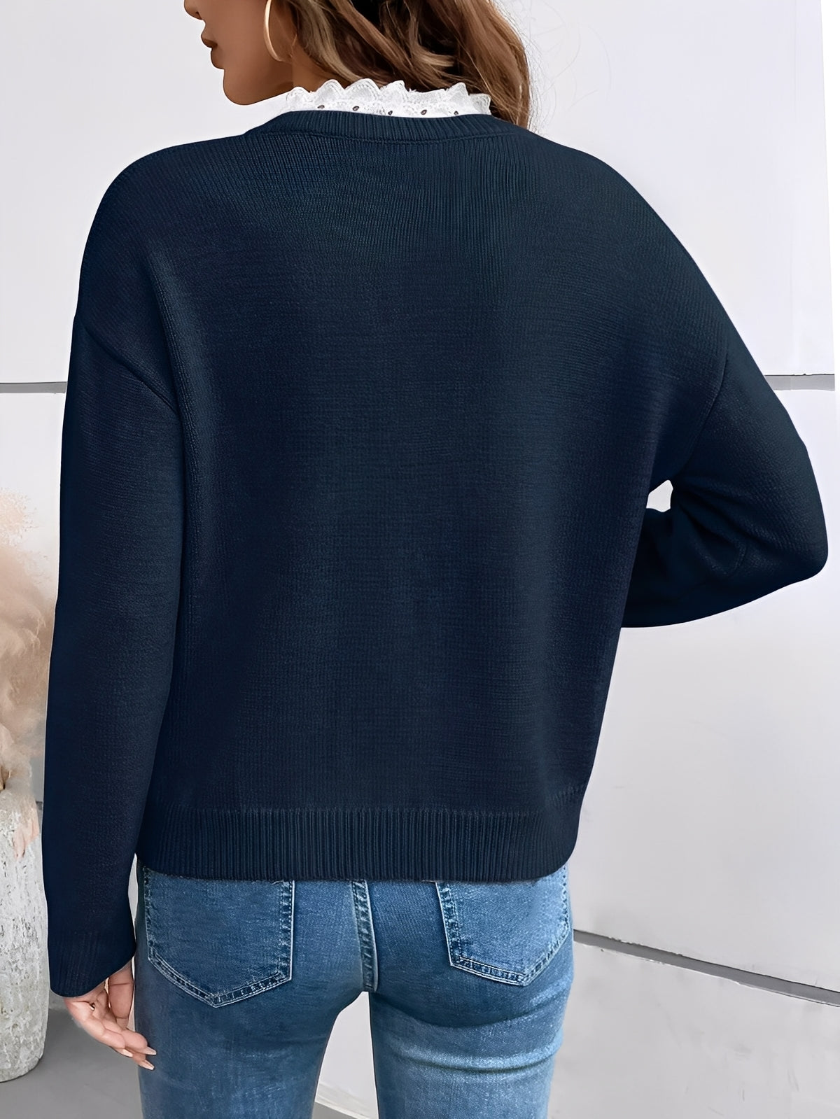 Jersey de Mujer - Escote en V con Detalle de Encaje y Manga Larga