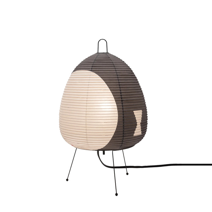 Lámpara de mesa con pantalla de papel acanalado y base trípode