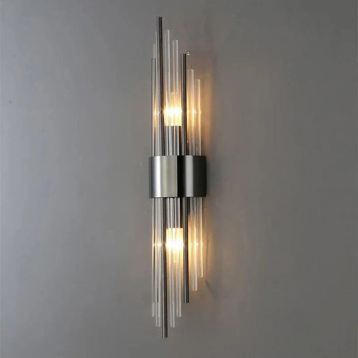 Lámpara de pared vertical con varillas cilíndricas y tubos de vidrio