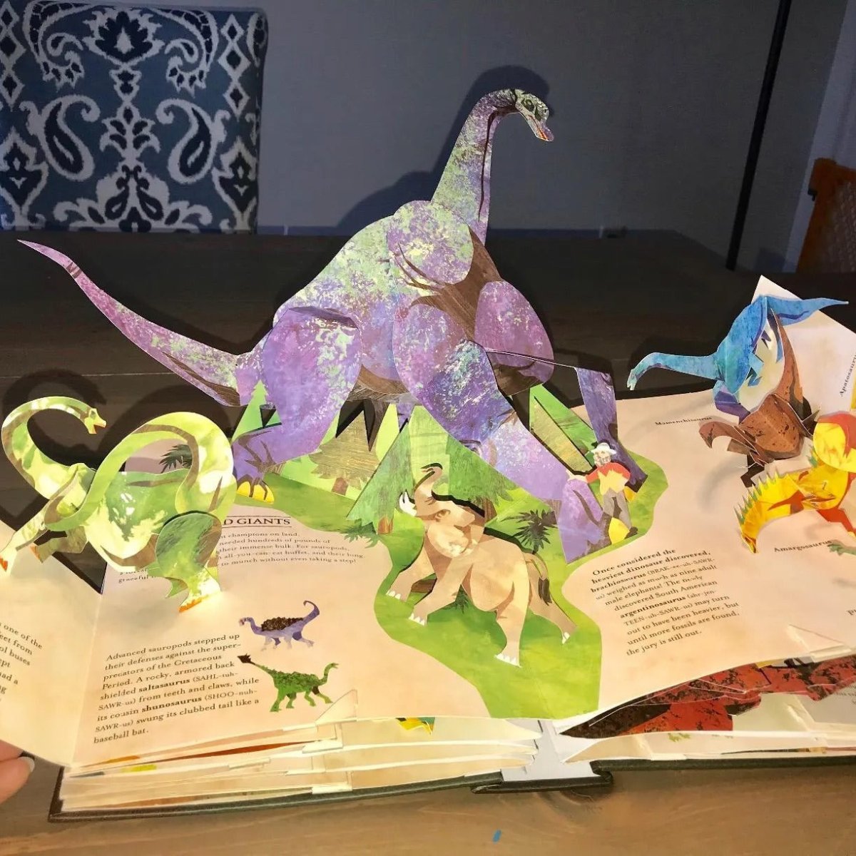 Libro pop-up de dinosaurios en 3D