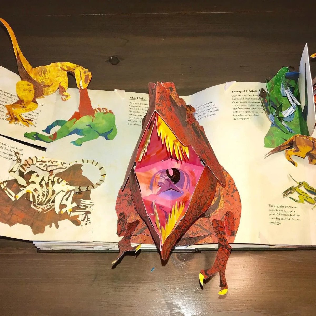Libro pop-up de dinosaurios en 3D