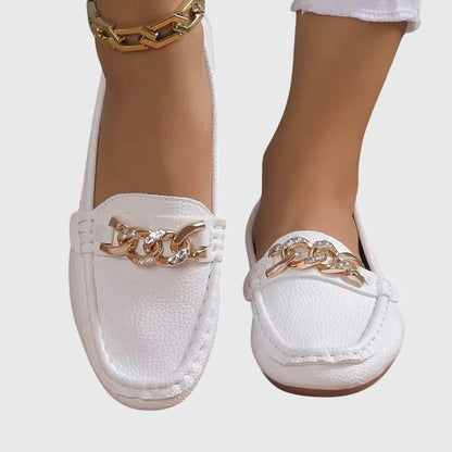 Mocasines sin cordones para mujer con cadena metálica