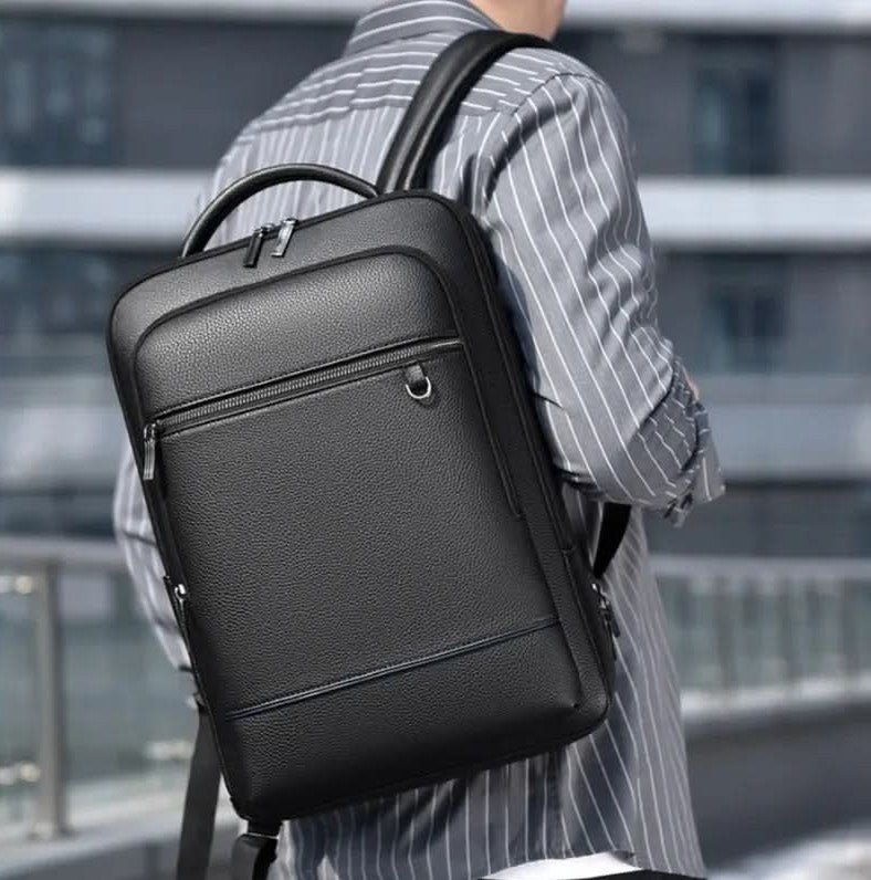 Mochila con múltiples compartimentos con cremallera