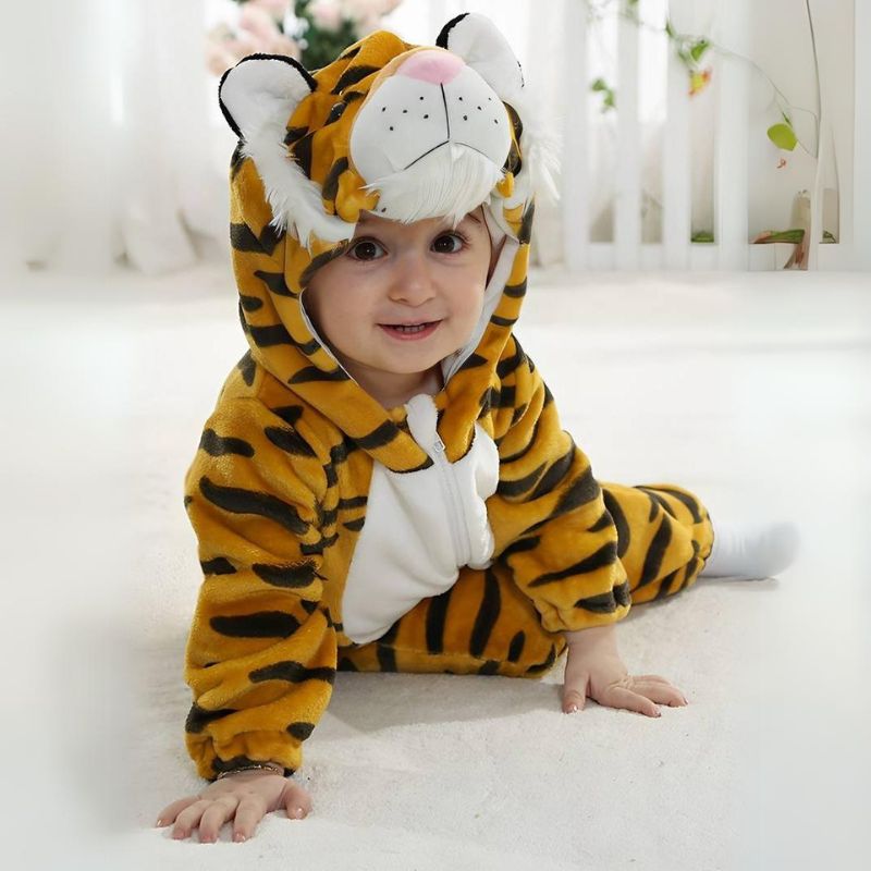 Mono para bebé con cremallera frontal y capucha