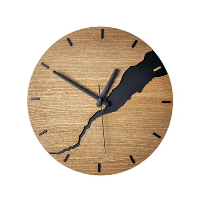 Reloj de pared circular con acabado de veta de madera