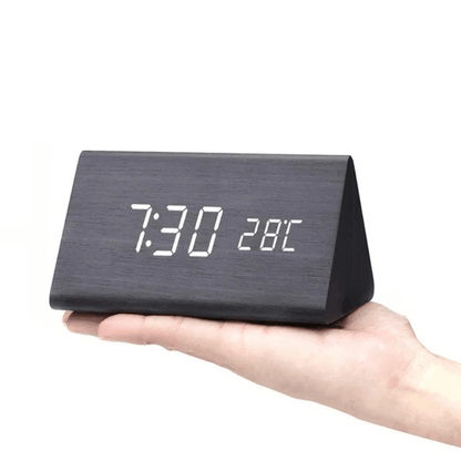 Reloj digital LED de madera triangular