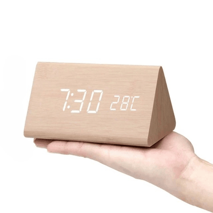 Reloj digital LED de madera triangular