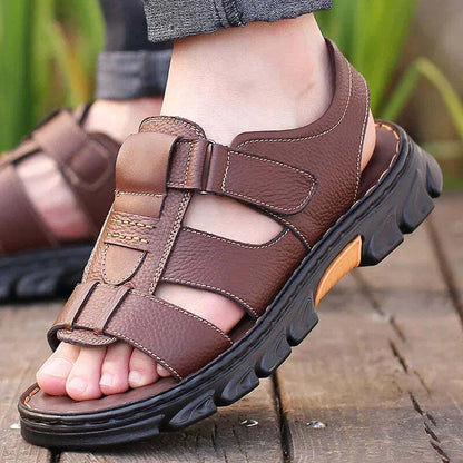 Sandalias de hombre con múltiples tiras y puntera abierta