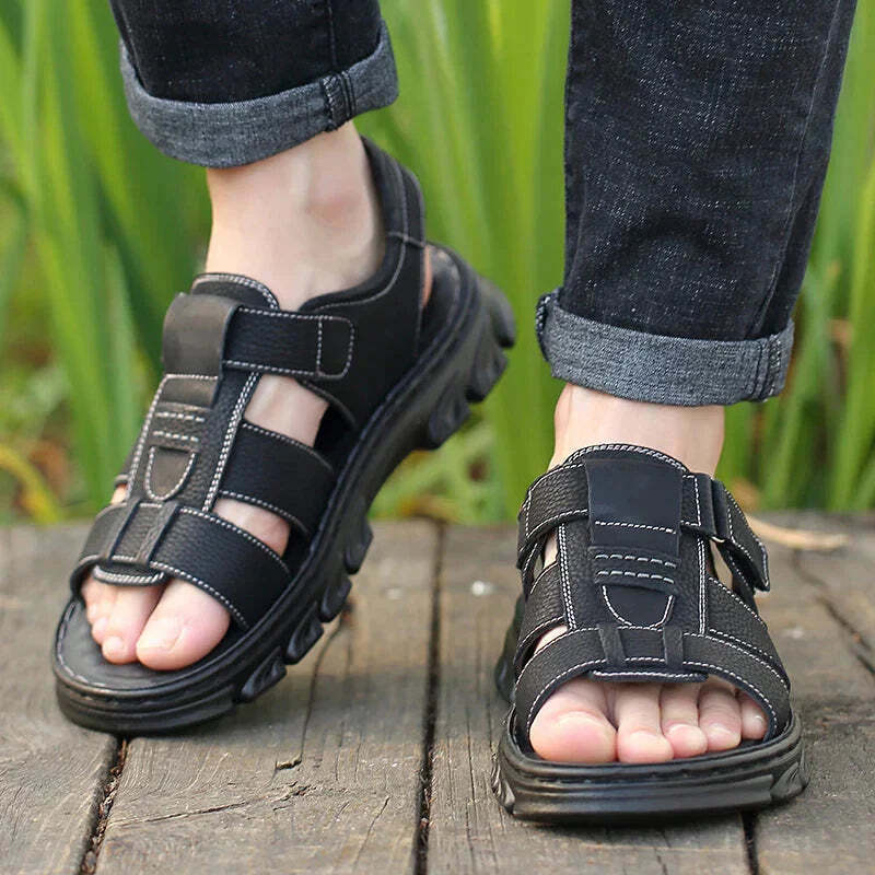 Sandalias de hombre con múltiples tiras y puntera abierta