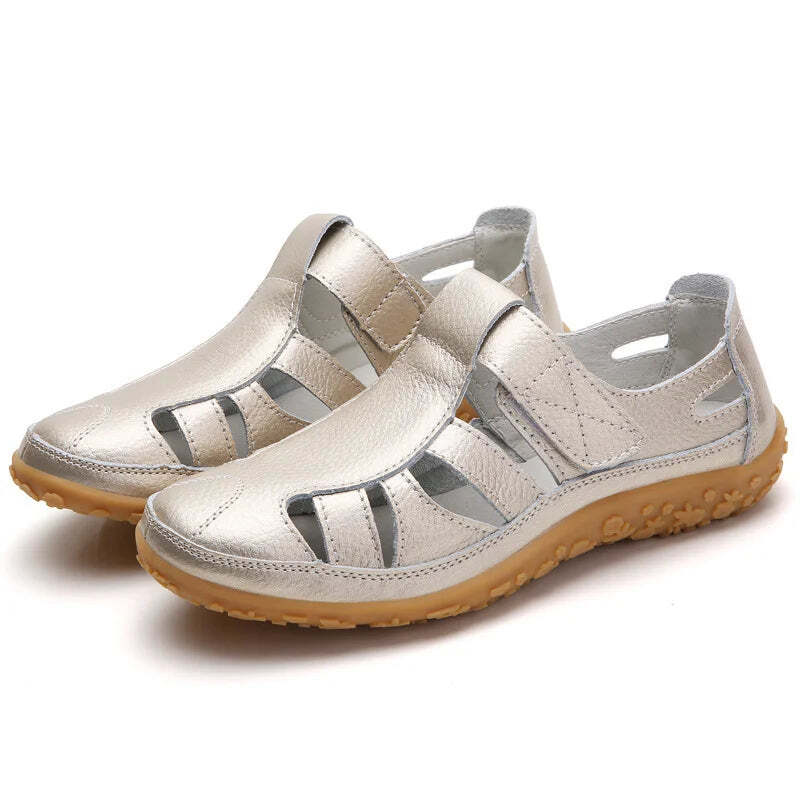 Sandalias para mujer con puntera cerrada y paneles recortados