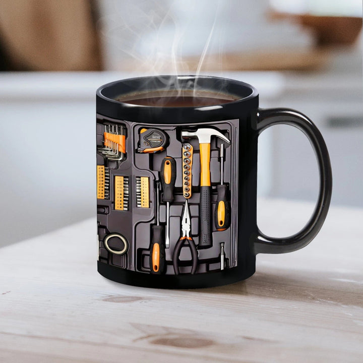 Taza con impresión envolvente de caja de herramientas
