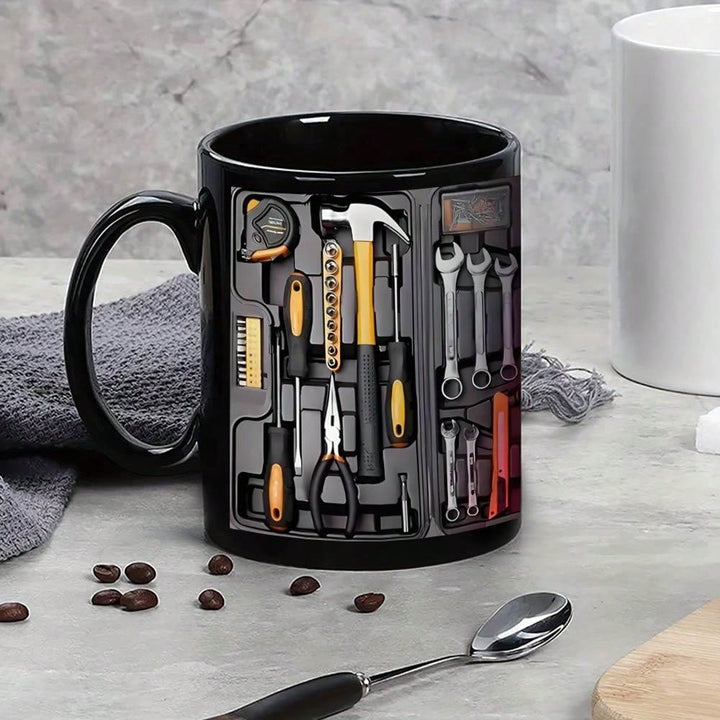 Taza con impresión envolvente de caja de herramientas