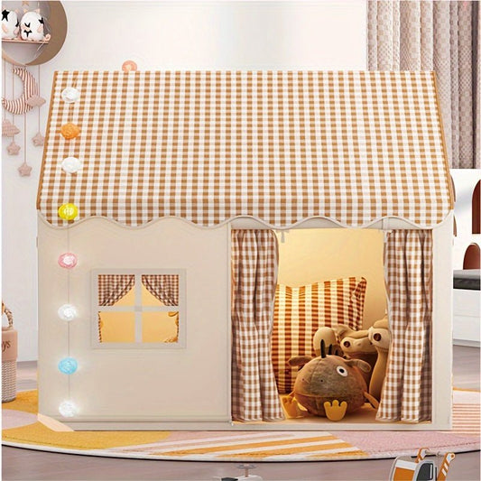 Tienda de juego infantil con forma de casa y cortinas