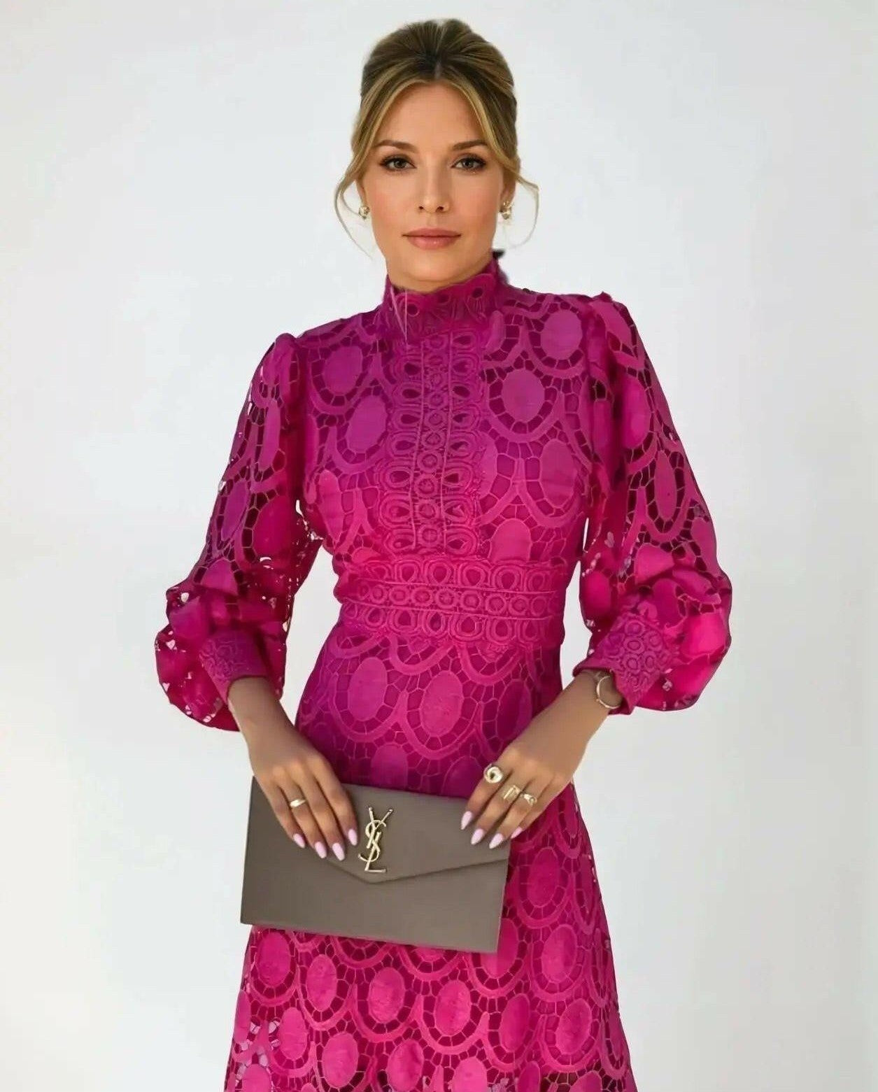 Vestido midi de encaje para mujer con cuello alto