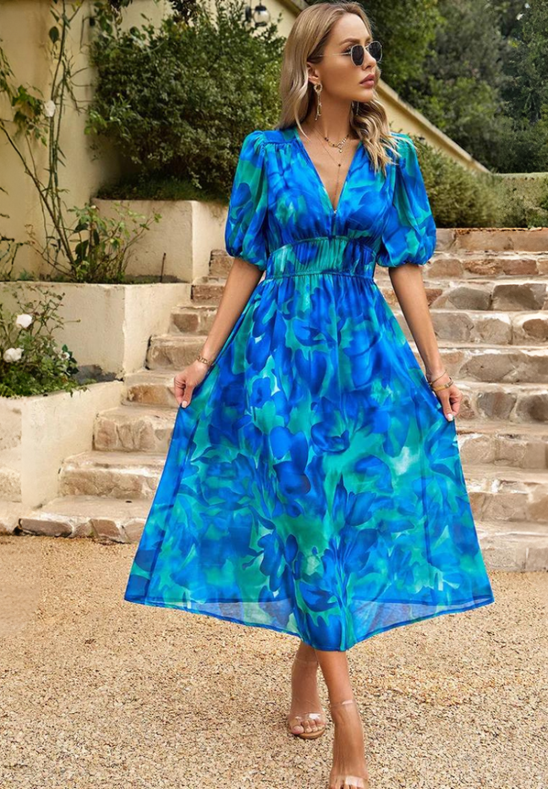 Vestidos invitada boda - diseño midi estampado con escote en V y mangas abullonadas