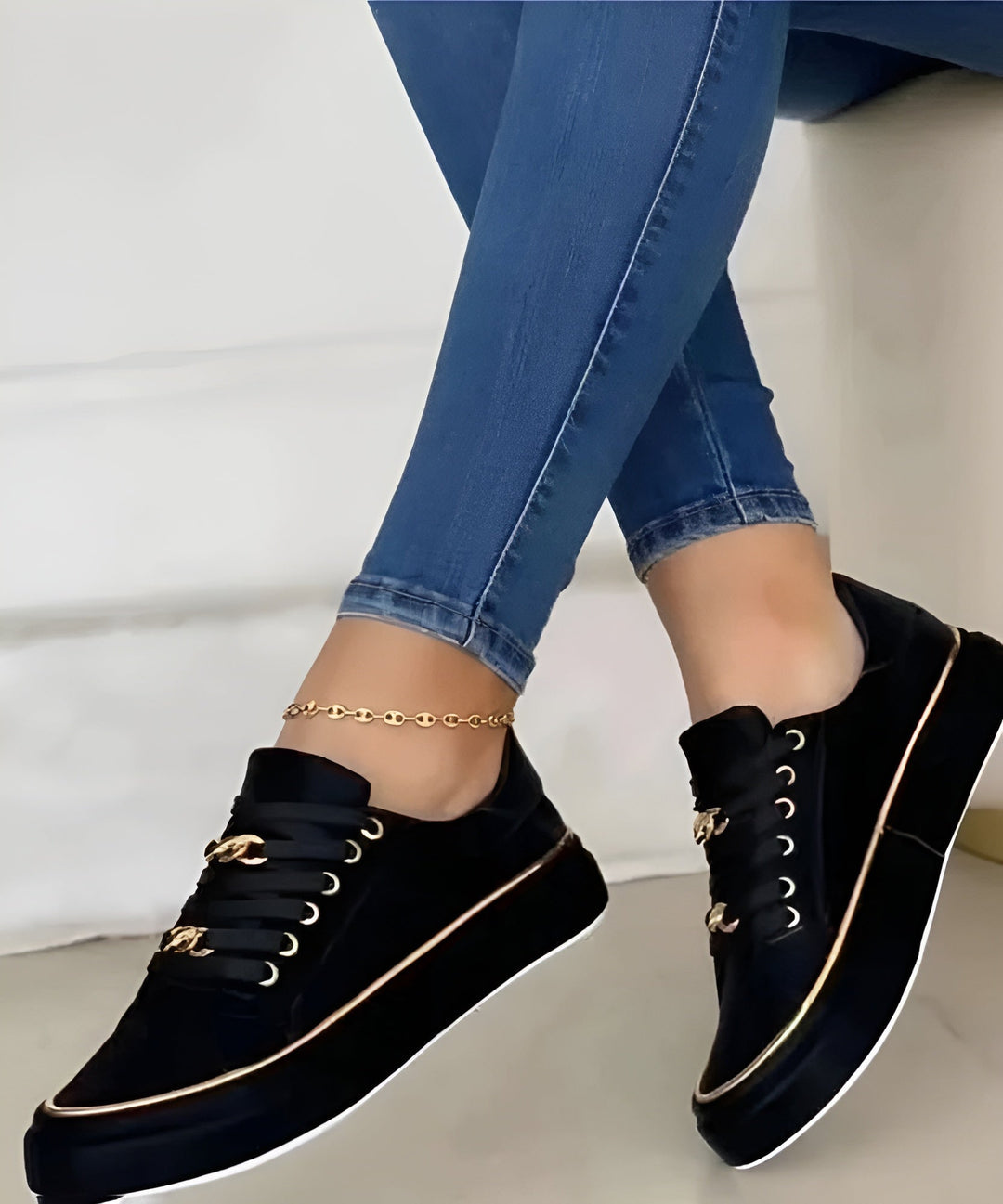 Zapatillas con plataforma para mujer con adornos metálicos en los cordones